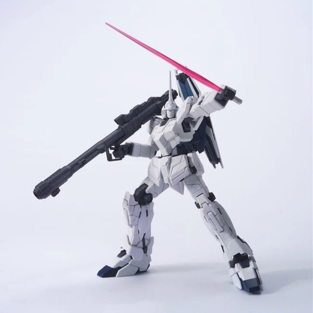 Mobile Suit Gundam Unicorn: HGUC 101 Unicorn Gundam (Unicorn Mode) - 1/144 Scale Model Kit