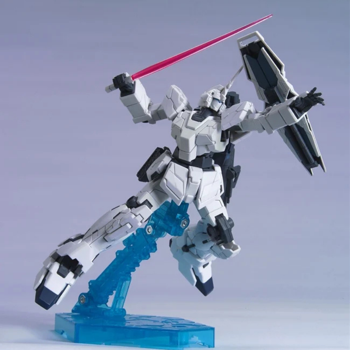 Mobile Suit Gundam Unicorn: HGUC 101 Unicorn Gundam (Unicorn Mode) - 1/144 Scale Model Kit