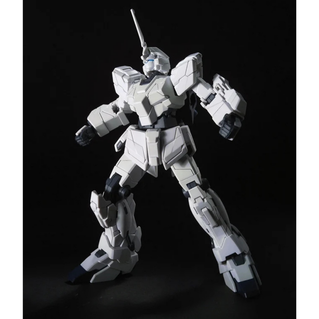 Mobile Suit Gundam Unicorn: HGUC 101 Unicorn Gundam (Unicorn Mode) - 1/144 Scale Model Kit