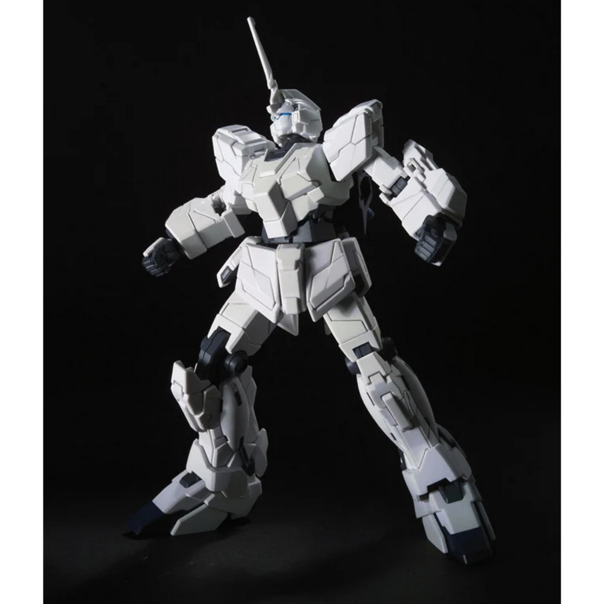 Mobile Suit Gundam Unicorn: HGUC 101 Unicorn Gundam (Unicorn Mode) - 1/144 Scale Model Kit